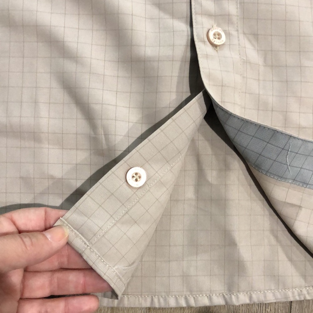 Like new! - OAkLEY Regular Fit Short Sleeved Button Down Shirt - Picture 4 of 8
